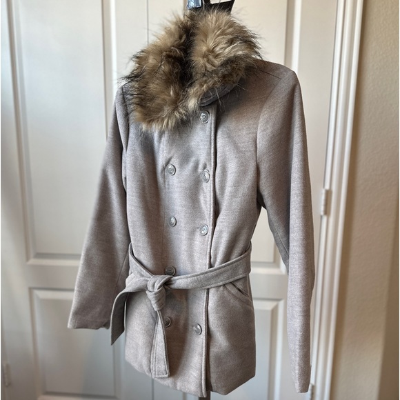 Forever 21 grey coat with detachable faux fur - Picture 1 of 7
